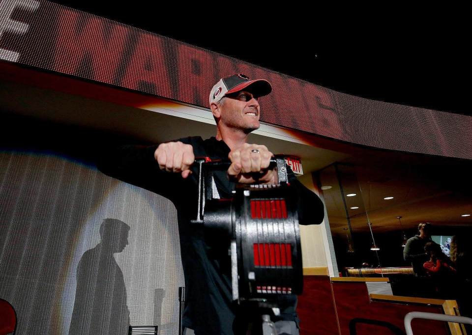 风波, 秀大会上 风波, 秀大会上