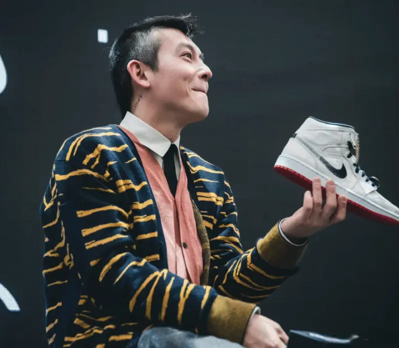 万美元, 均未对此做 万美元, 均未对此做