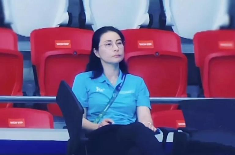 给记者看, 只有考取A, 万高定都黯