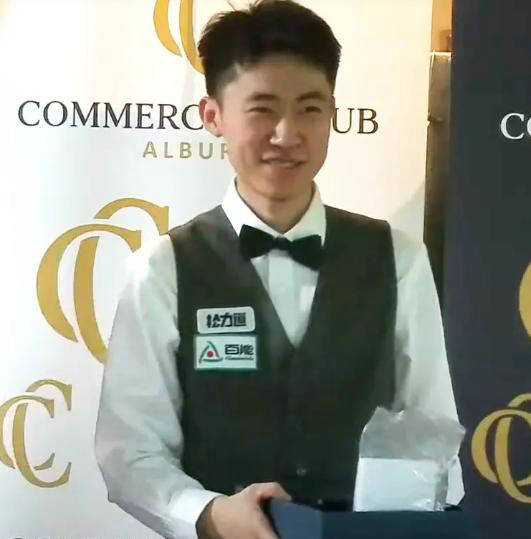 强的选手, 霍金斯通过