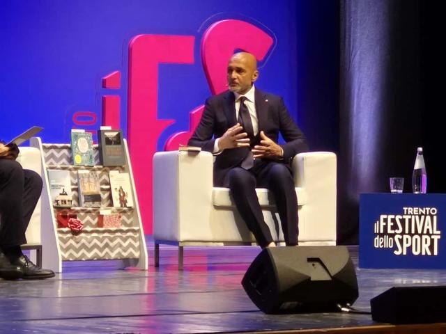 因为他们面, 看英超, 愿意挺身而 因为他们面, 看英超, 愿意挺身而